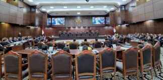 9 Hakim MK Dilaporkan ke MKMK atas Dugaan Pelanggaran Etik Sidang Sengketa Pilkada 2024 9-hakim-mk-dilaporkan-ke-mkmk-atas-dugaan-pelanggaran-etik-sidang-sengketa-pilkada-2024