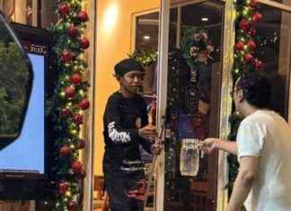 Dede Sunandar Admits Being the Viral Waiter, Claims to Make Money When Celebrity Gigs are Slow – dede-sunandar-admits-being-the-viral-waiter-claims-to-make-money-when-celebrity-gigs-are-slow-tribunnewscom