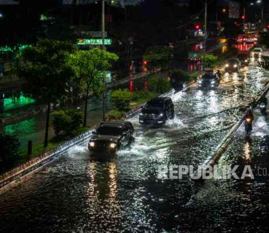 Flood in Grobogan Disrupts Train Travel, KAI Apologizes flood-in-grobogan-disrupts-train-travel-ka-apologizes-republika-online