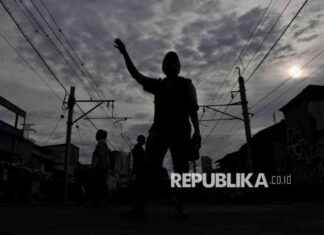 Guardian Ballad of Railroad Crossing Gate Keeper guardian-ballad-of-railroad-crossing-gate-keeper-republika-online