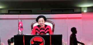 Megawati: Orang Kayak Bunglon Sering Dibalas dengan Air Tuba megawati-orang-kayak-bunglon-sering-dibalas-dengan-air-tuba