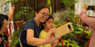 Indonesian Corpse Flower Draws Thousands in Australia – ‘Smells like Trash’ ndonesian-corpse-flower-draws-thousands-in-australia-smells-like-trash