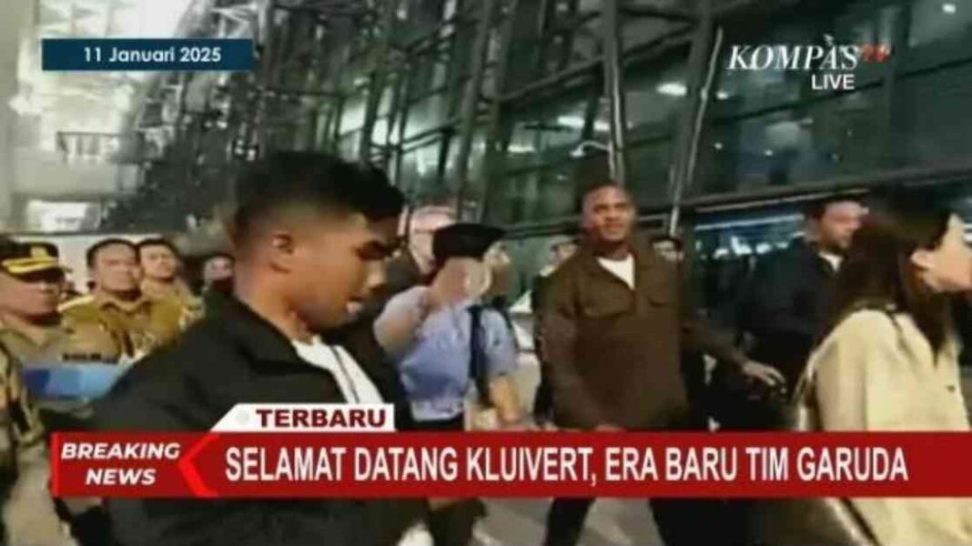 patrick-kluivert-arrives-at-soekarno-hatta-airport-fans-cheer-ndonesia-tribunnewscom