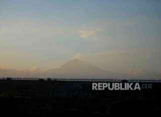 Mount Merapi Erupts Hundred Times with Lava Flows mount-merapi-erupts-hundred-times-with-lava-flows