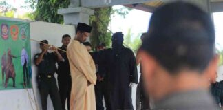 online-gambling-offenders-in-aceh-receive-caning-punishment-republika