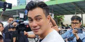 Baim Wong Santai Menikmati Sahur Meski Rumah Terendam Banjir baim-wong-santai-menikmati-sahur-meski-rumah-terendam-banjir