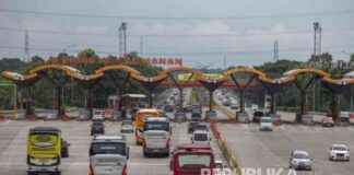 Government Lowers Airplane Ticket and Toll Fee for Homecoming Period government-lowers-airplane-ticket-and-toll-fee-for-homecoming-period