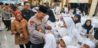 Kapolri Shares 136K Takjil & Donates 2.244 Orphans – Tribunnews kapolri-shares-136k-takjil-donates-2244-orphans-tribunnews