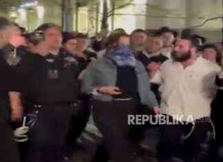 Jewish Woman Defending Palestine Attacked by Zionist Supporters, NYPD Launches Investigation jewish-woman-defending-palestine-attacked-by-zionist-supporters-nypd-launches-nvestigation