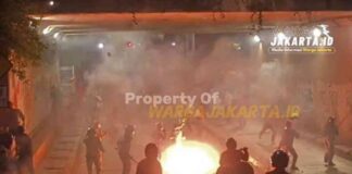 clash-in-manggarai-residents-fight-with-firecrackers-and-molotov-traffic-jam