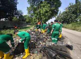 Collaboration between FamilyMart and Pandawara Group to Realize Waste-Free River | Republika Online collaboration-between-familymart-and-pandawara-group-to-realize-waste-free-river-republika-online
