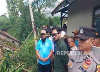 Landslide Damages 6 Houses in Lembang, West Bandung Regent Reveals Cause landslide-damages-6-houses-in-lembang-west-bandung-regent-reveals-cause